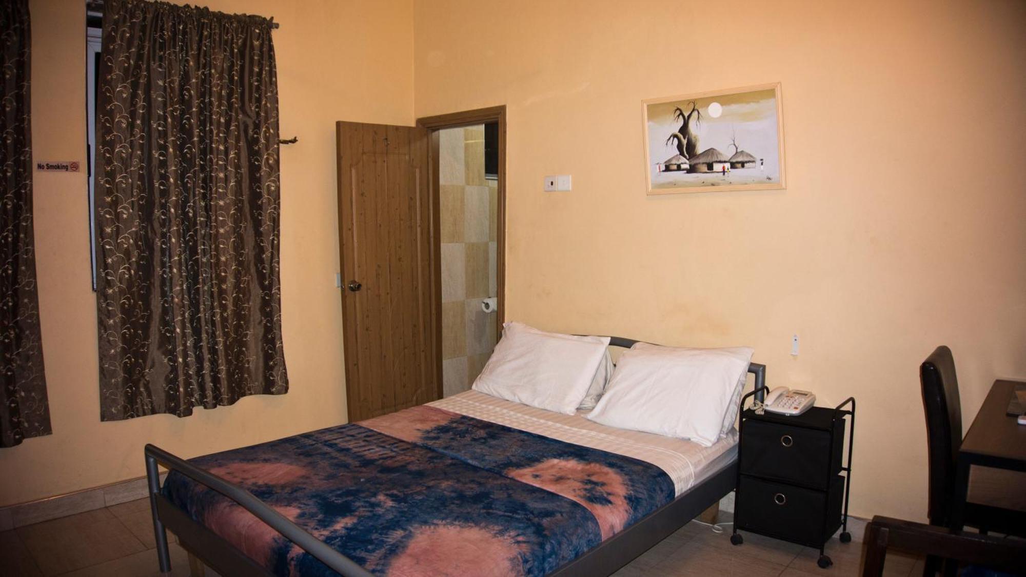 Jesiwa B'S Little Palace Accra Extérieur photo