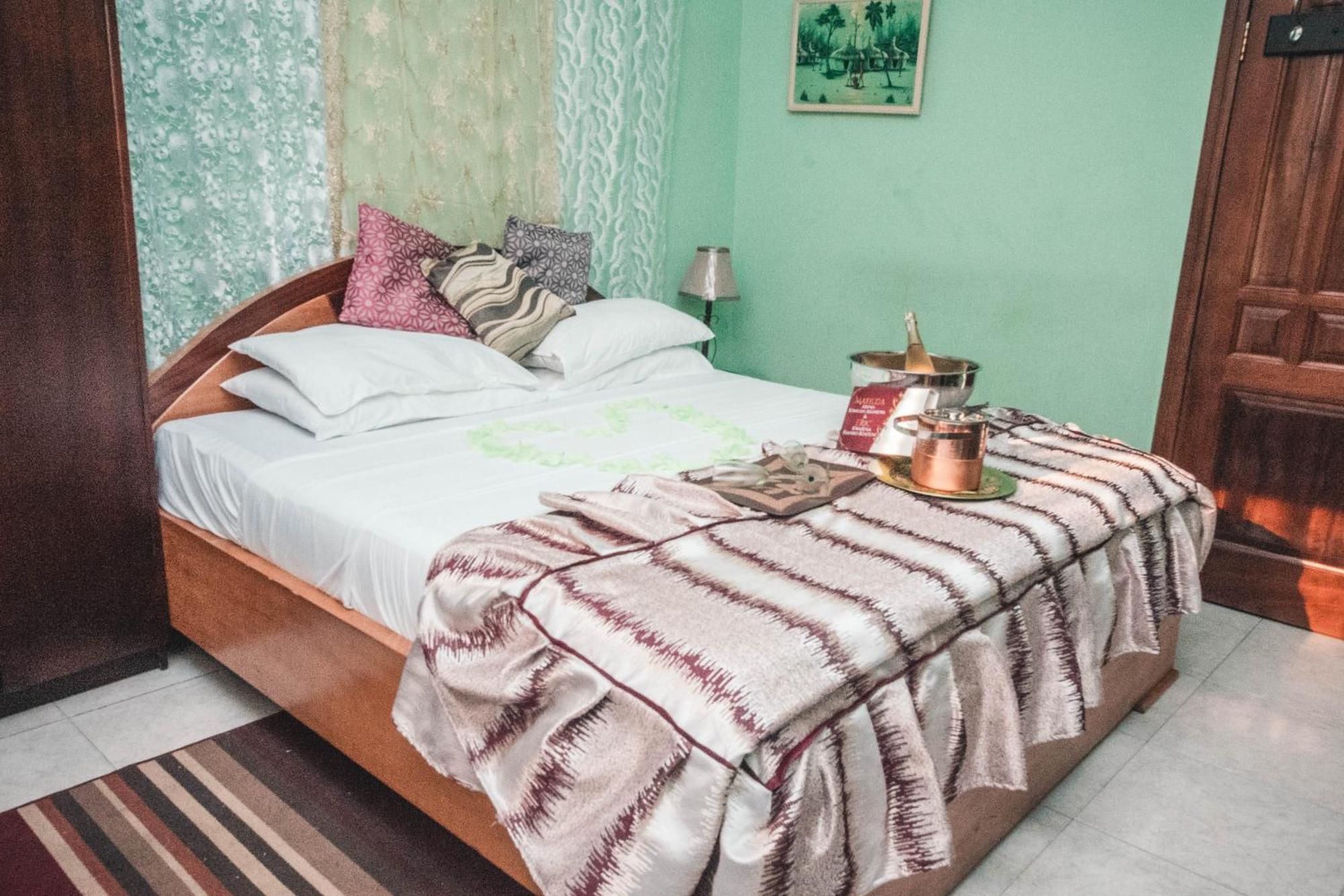 Jesiwa B'S Little Palace Accra Extérieur photo