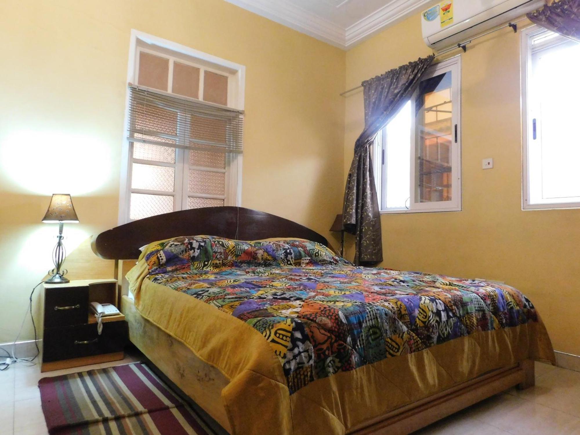 Jesiwa B'S Little Palace Accra Extérieur photo