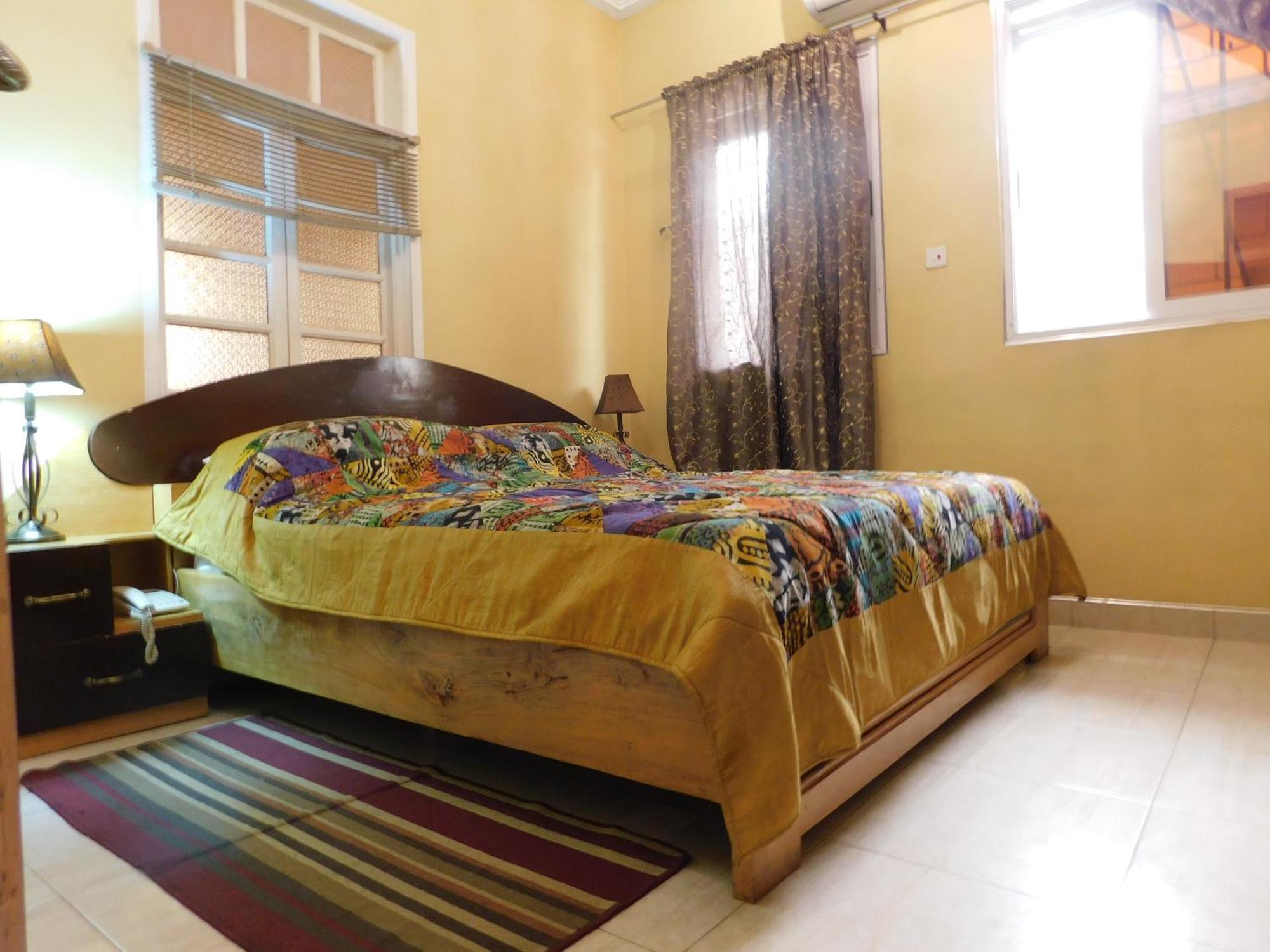 Jesiwa B'S Little Palace Accra Extérieur photo
