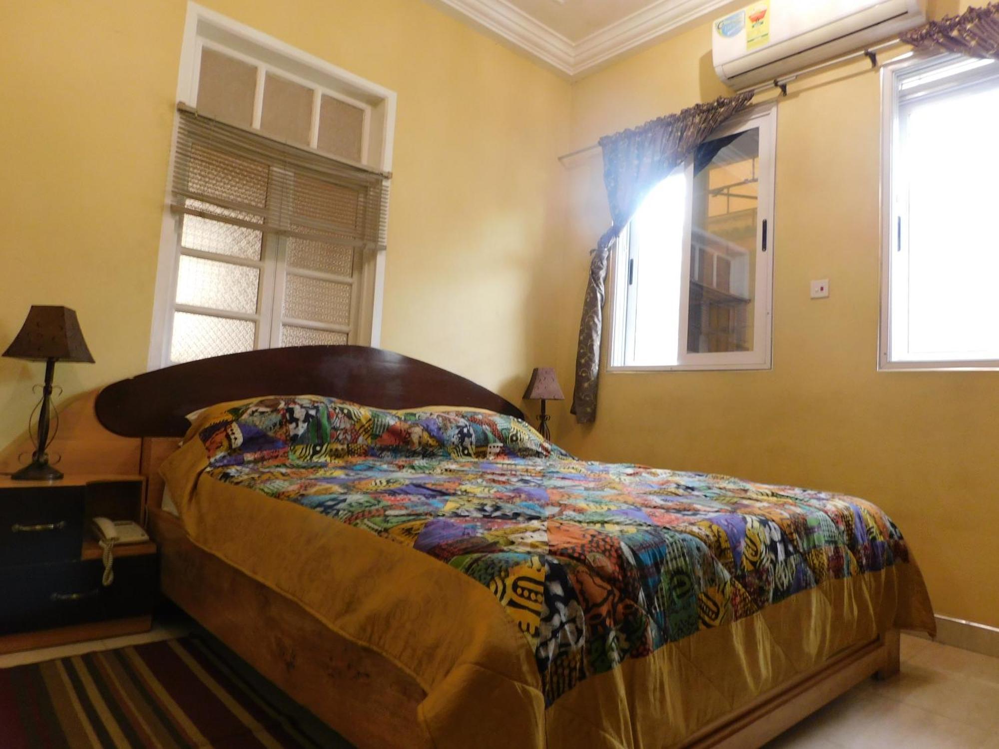 Jesiwa B'S Little Palace Accra Extérieur photo