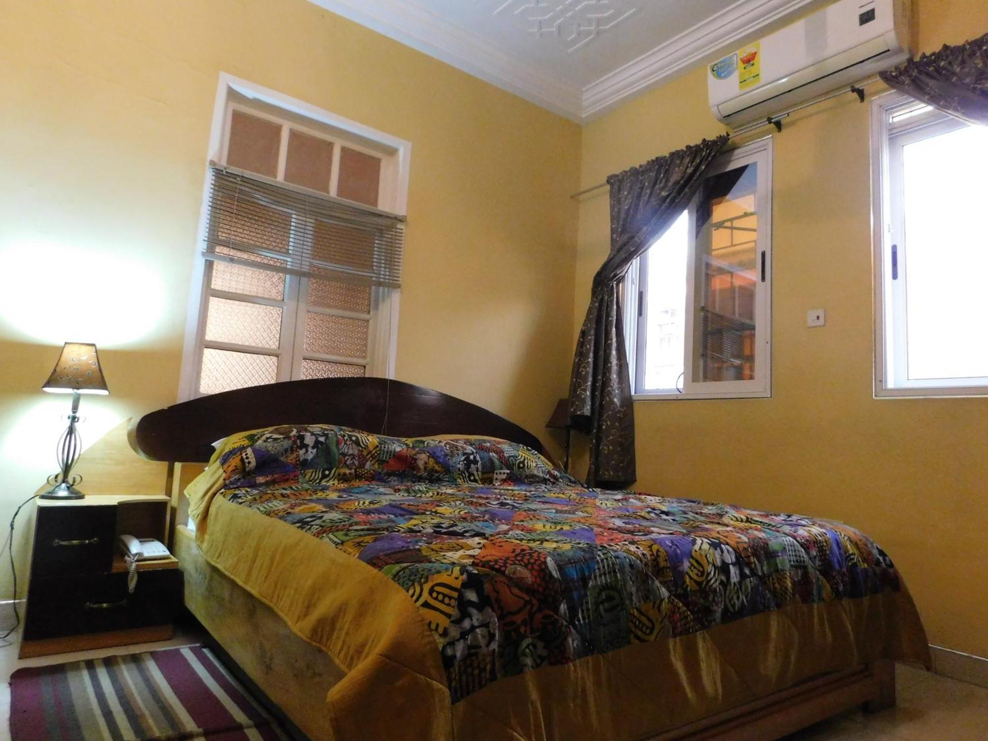 Jesiwa B'S Little Palace Accra Extérieur photo
