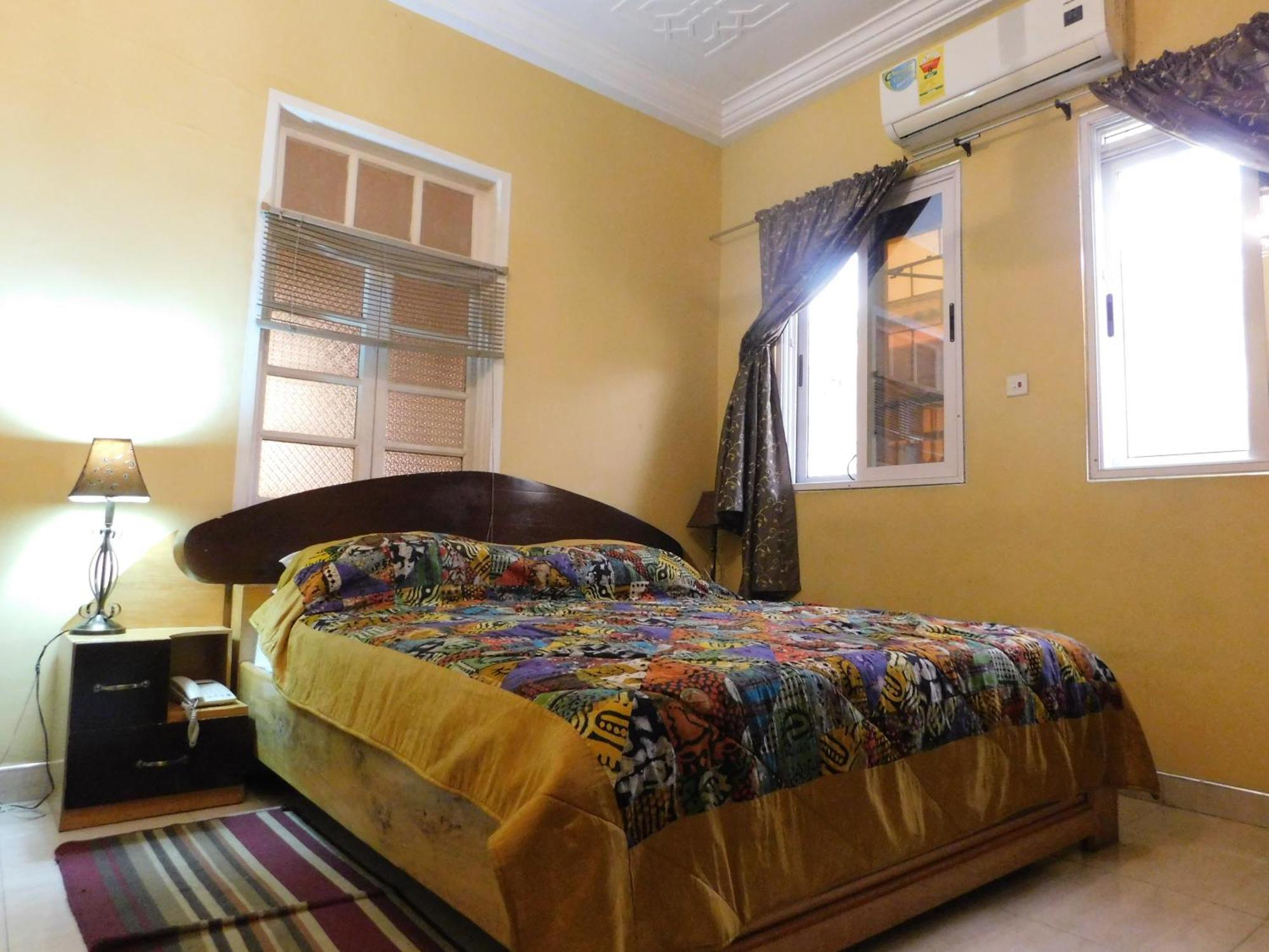 Jesiwa B'S Little Palace Accra Extérieur photo
