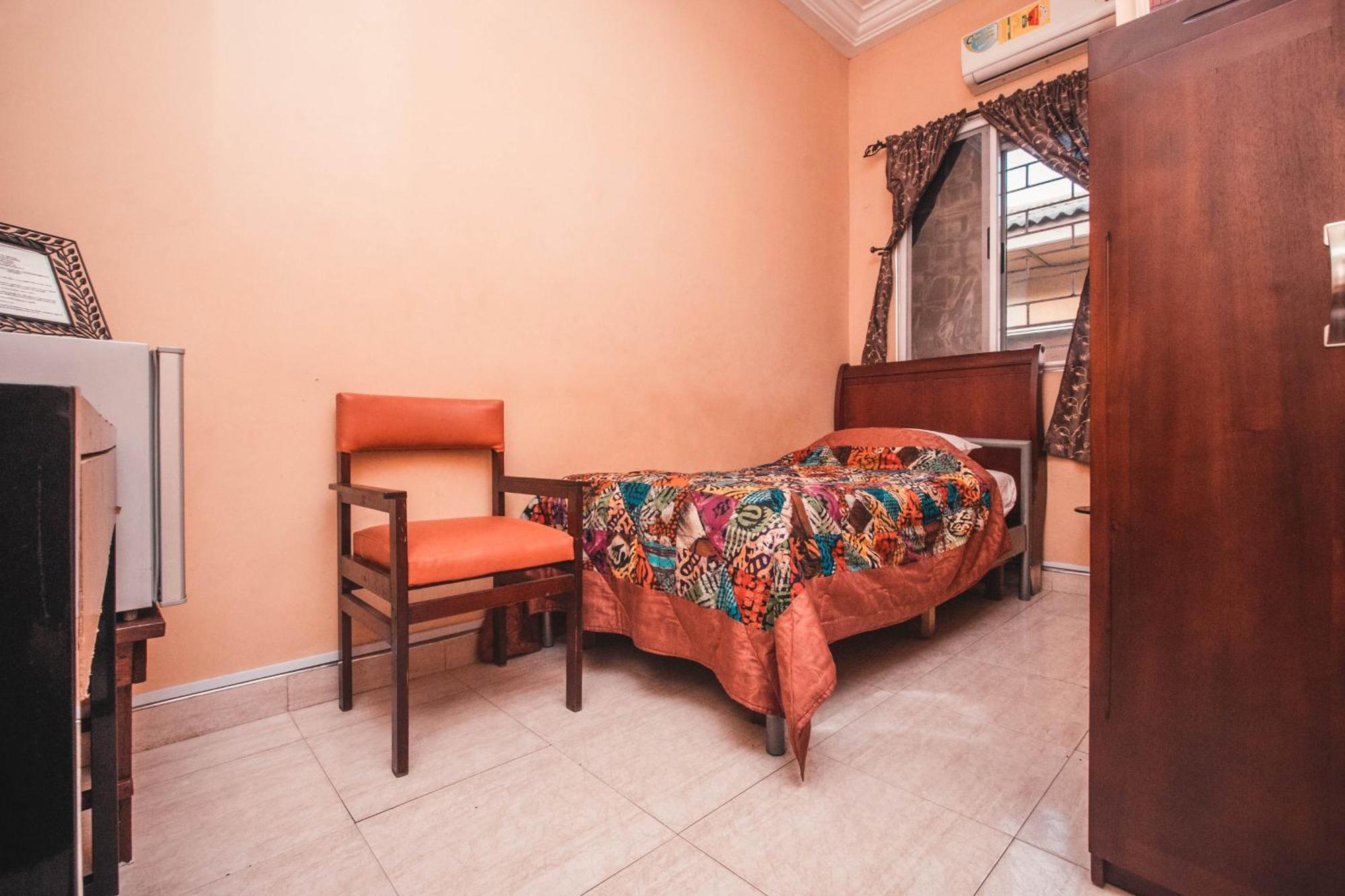 Jesiwa B'S Little Palace Accra Extérieur photo