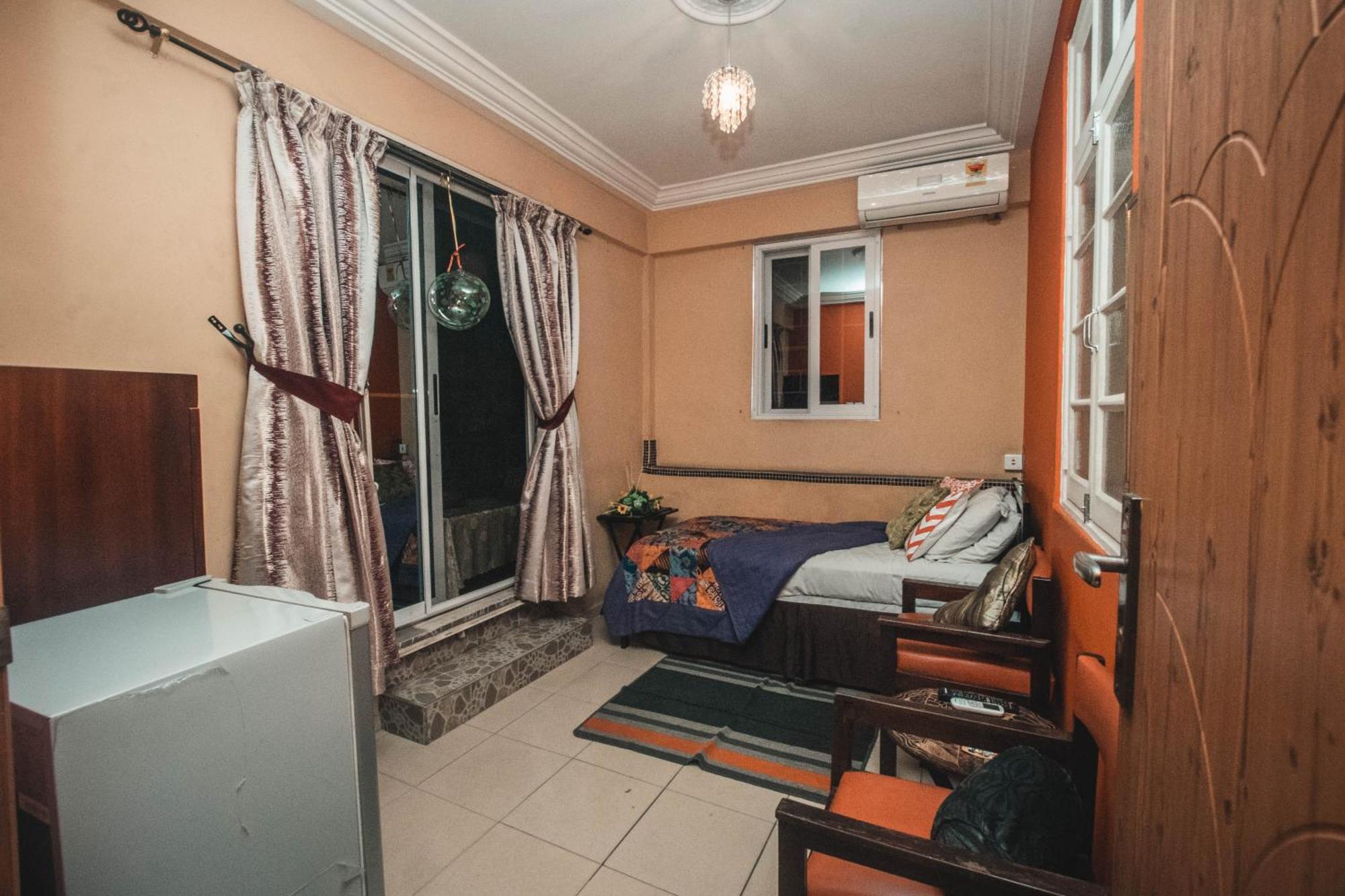 Jesiwa B'S Little Palace Accra Extérieur photo
